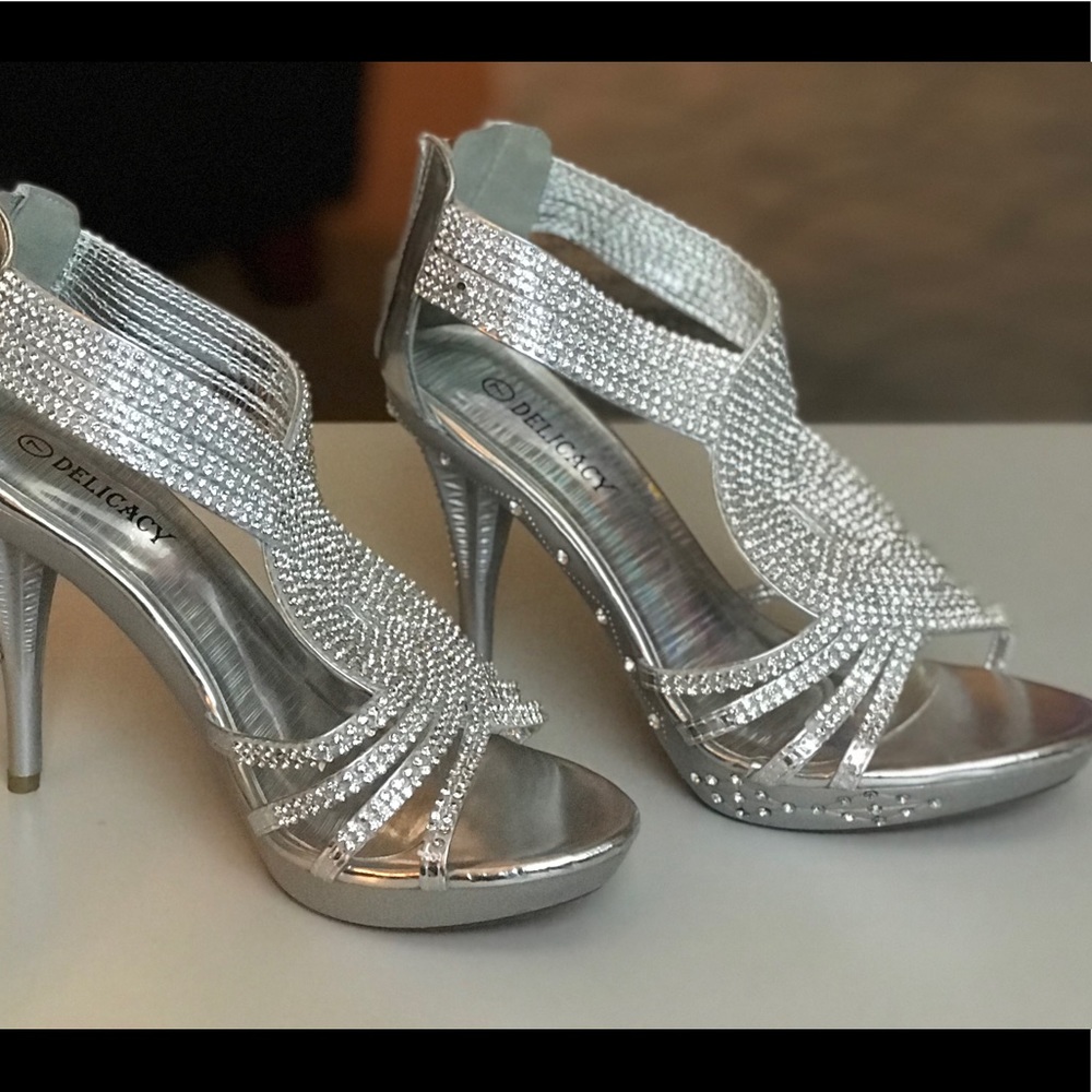 4/$25 * ADD TO BUNDLE AND MAKE AN OFFER OF $25